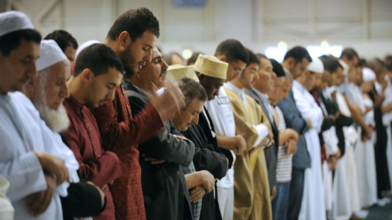 دول أوروبية تعلن عن أول أيام عيد الفطر 2025